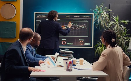 Understanding the Different Focus Areas of Financial and Business Analytics Programs